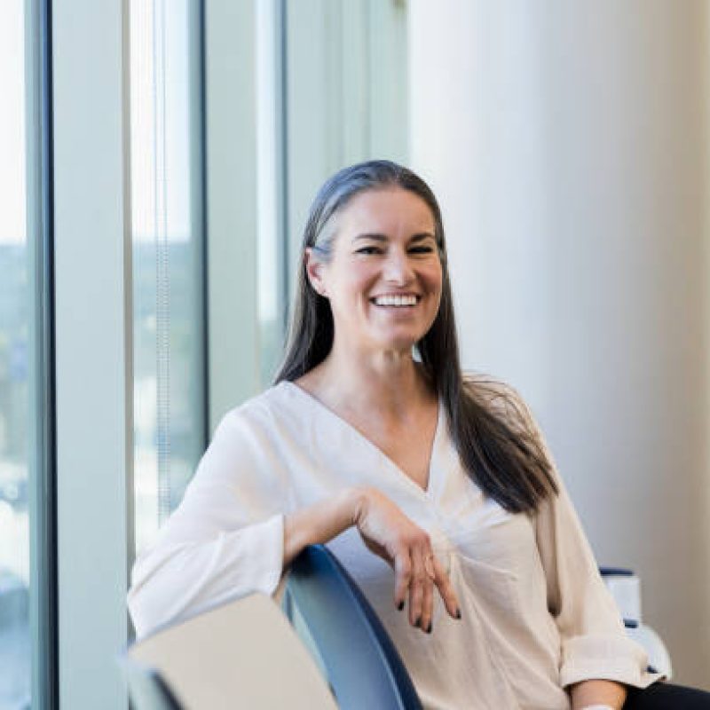 The mental health therapist smiles for her professional photo.